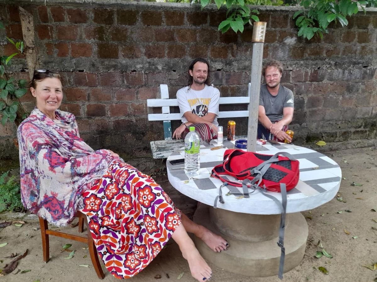 Devi Tourist Home Полоннарува Экстерьер фото