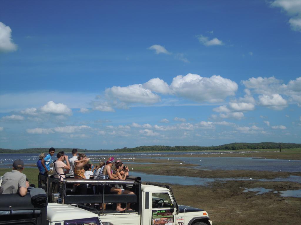 Devi Tourist Home Полоннарува Экстерьер фото